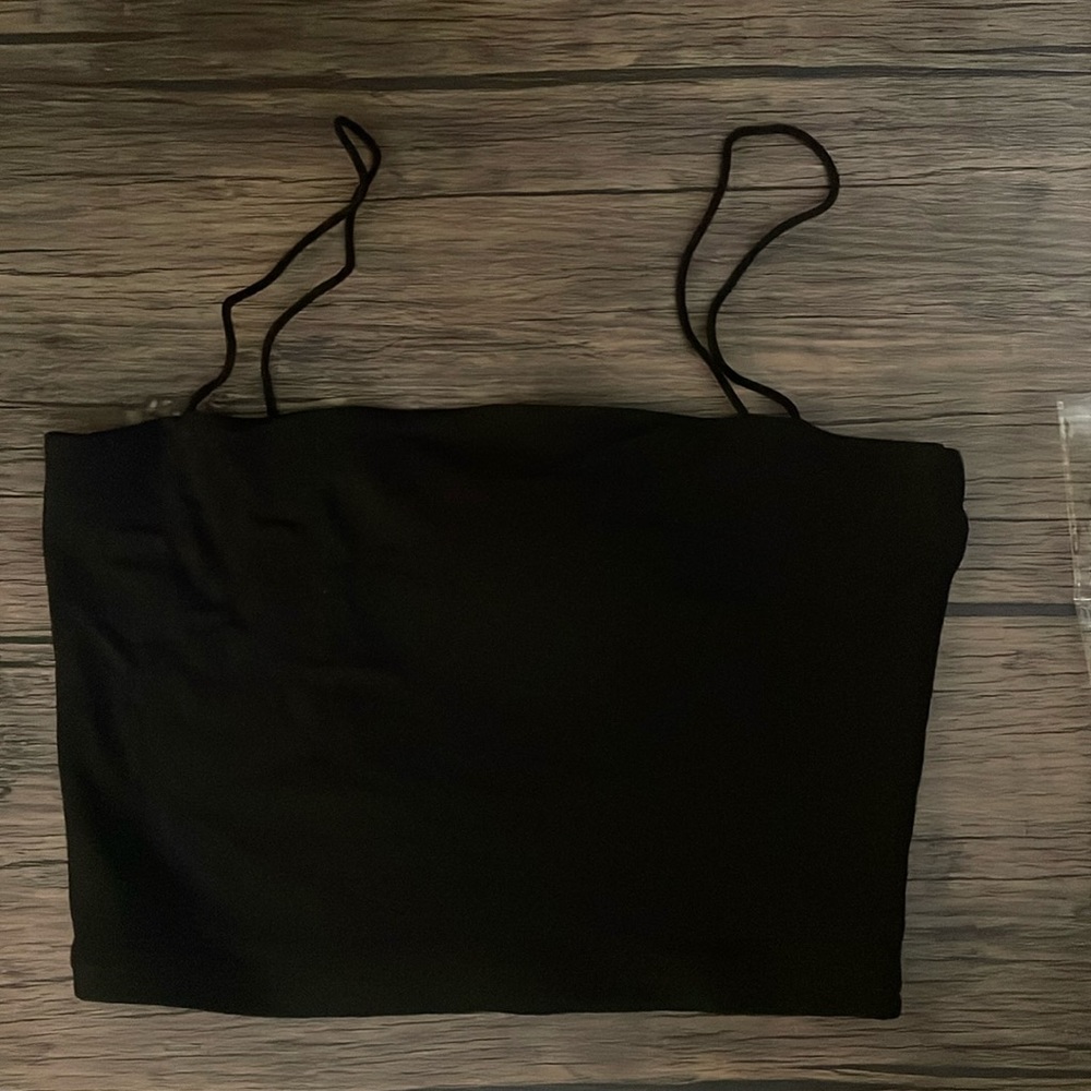 Solid black basic crop tank